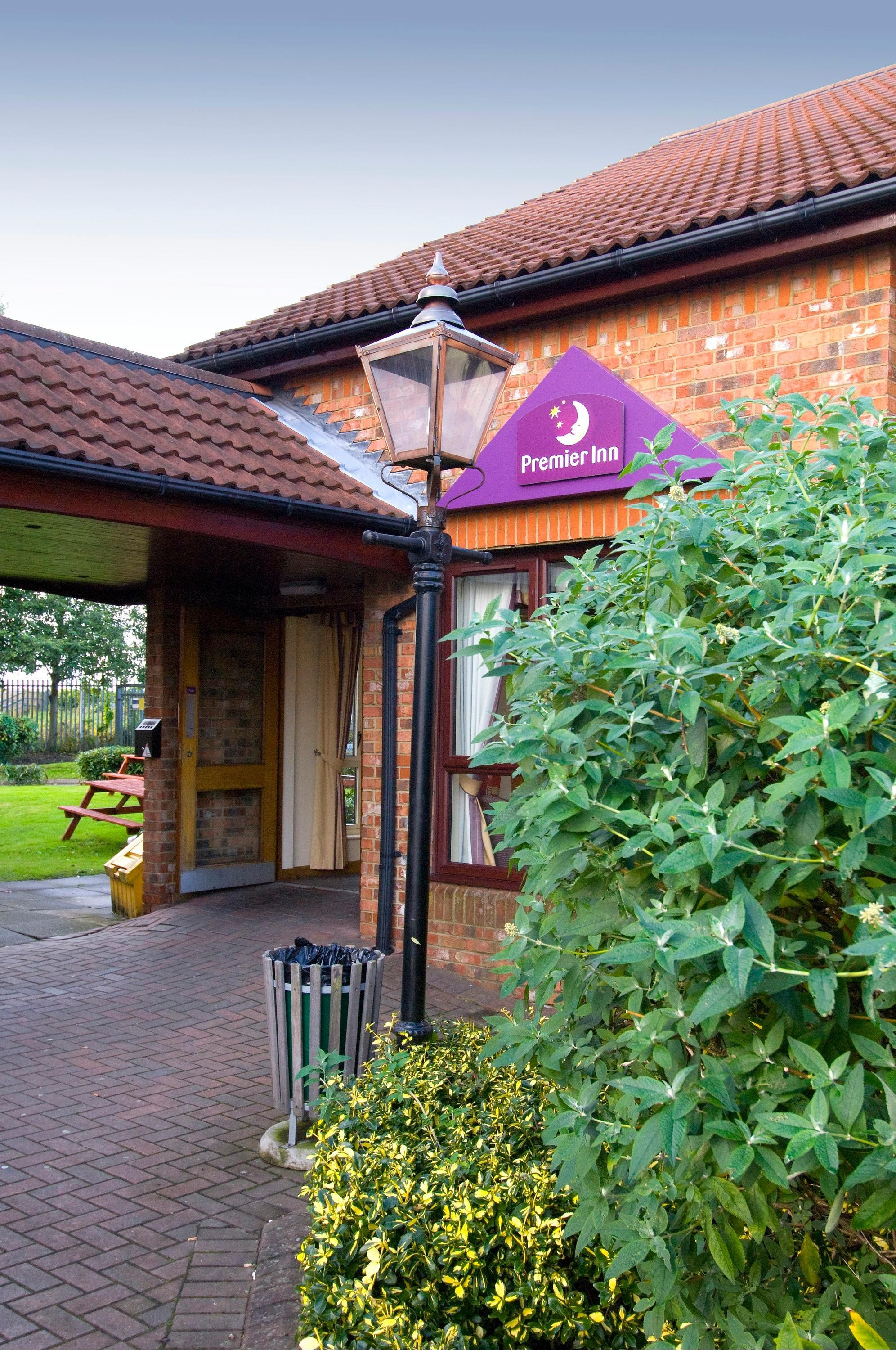 Premier Inn Manchester - Denton in Manchester, the United Kingdom from €53:  Deals, Reviews, Photos | momondo