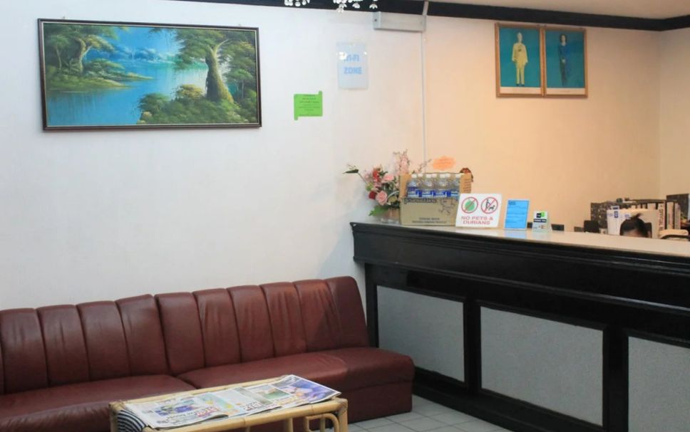 Front desk Photo
