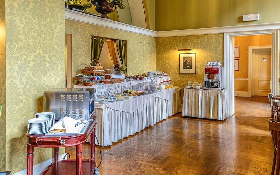 Buffet Photo