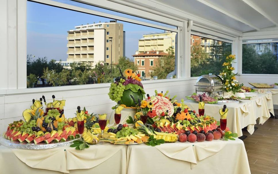 Buffet Photo